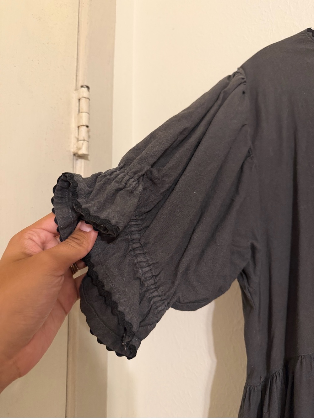 Noble Black smocked dress - Picture 2 of 4